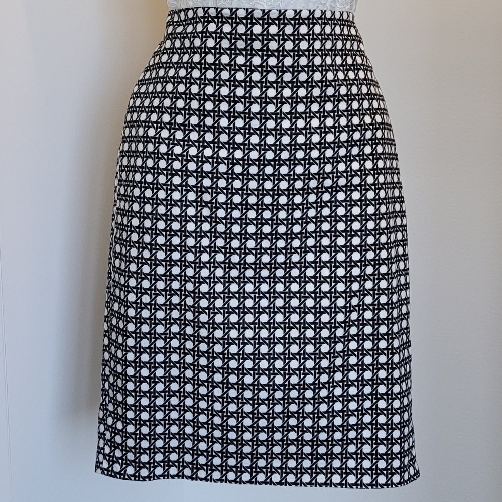 Ann Taylor Black/ White Pencil Skirt Sz: 2